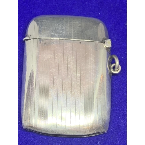 626 - A HALLMARKED BIRMINGHAM SILVER VESTA CASE