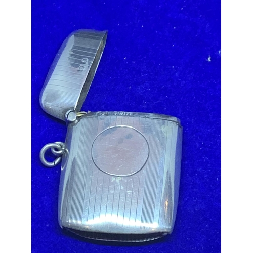 626 - A HALLMARKED BIRMINGHAM SILVER VESTA CASE