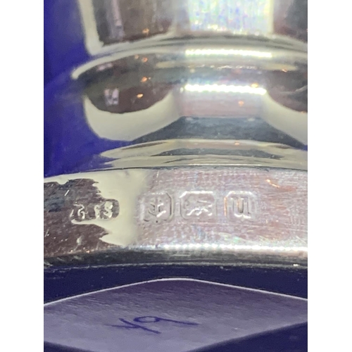 630 - A HALLMARKED BIRMINGHAM SILVER SUGAR SHAKER