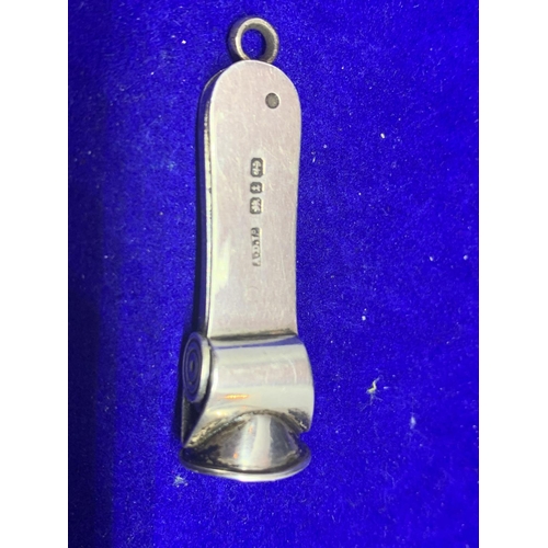 634 - A HALLMARKED BIRMINGHAM SILVER CIGAR CUTTER