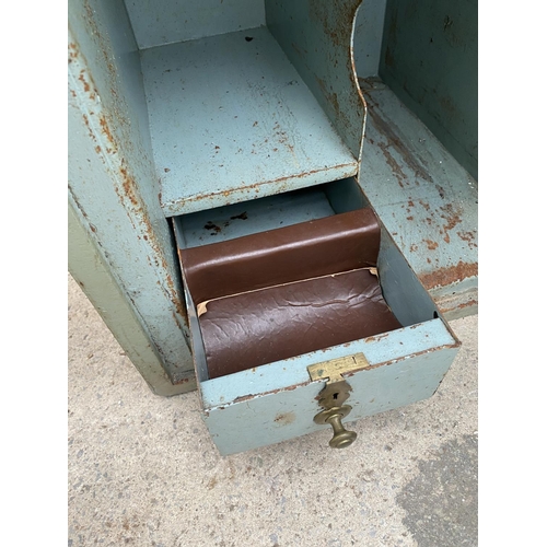 1215 - A LARGE HEAVY SAFE WITH INNER DRAWERS COMPLETE WITH KEYS