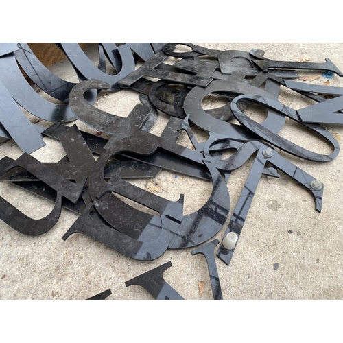 1237 - A LARGE COLLECTION OF BLACK PLASTIC SIGN MAKING LETTERS TO ALSO INCLUDE NUMBERS