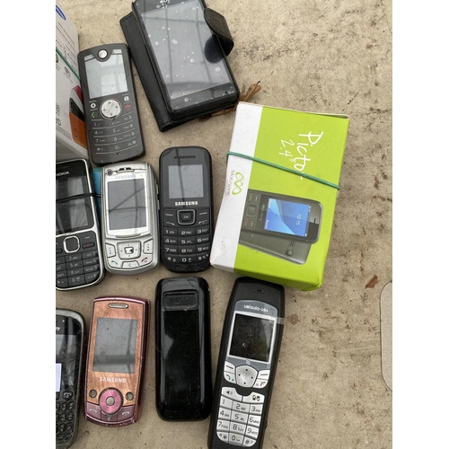 1264 - AN ASSORTMENT OF MOBILE PHONES TO INCLUDE A BLACKBERRY AND A NUMBER OF SAMSUNGS ETC