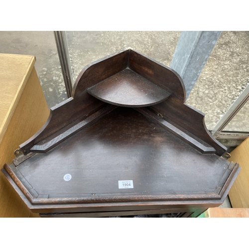 1904 - A LATE VICTORIAN OAK CORNER CUPBOARD WITH HEAVILY CARVED SINGLE DOOR AND SHAPED INTERIOR SHELF, 26