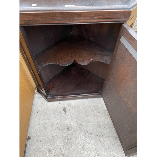 1904 - A LATE VICTORIAN OAK CORNER CUPBOARD WITH HEAVILY CARVED SINGLE DOOR AND SHAPED INTERIOR SHELF, 26