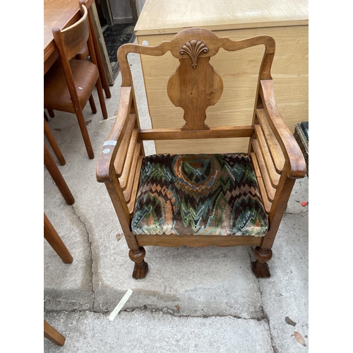 1908 - AN EARLY 20TH CENTURY WALNUT FRAMED LOW ELBOW CHAIR ON TURNED BULBOUS LEGS AND SCROLL FEET