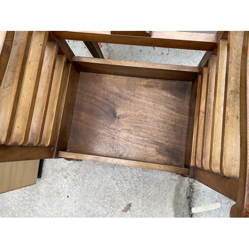 1908 - AN EARLY 20TH CENTURY WALNUT FRAMED LOW ELBOW CHAIR ON TURNED BULBOUS LEGS AND SCROLL FEET