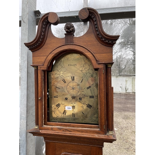 1909 - A LATE 18TH CENTURY OAK CASED LONGCASE EIGHT DAY CLOCK WITH BRASS FACE BY ALEX DUNCAN OF ELGIN, HAVI... 