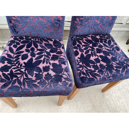 1923 - A PAIR OF MODERN PURPLE FLORAL HIGH BACKED DINING CHAIRS