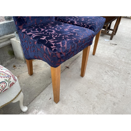 1923 - A PAIR OF MODERN PURPLE FLORAL HIGH BACKED DINING CHAIRS