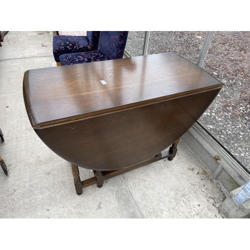 1924 - A REPRODUCTION OAK GATELEG DINING TABLE ON TURNED LEGS