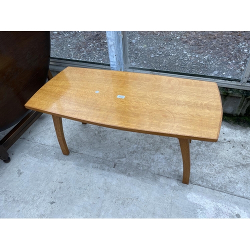 1925 - A RETRO OAK COFFEE TABLE, 36x18