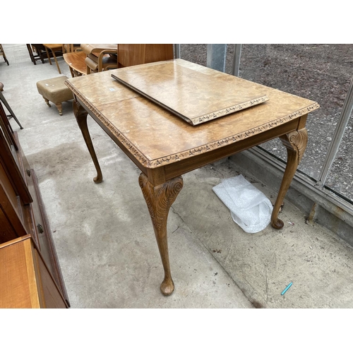 1931 - A MID 20TH CENTURY WALNUT DINING TABLE ON CABRIOLE LEGS