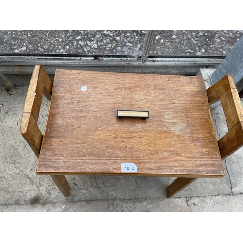 1932 - AN EARLY 20TH CENTURY OAK SEWING BOX