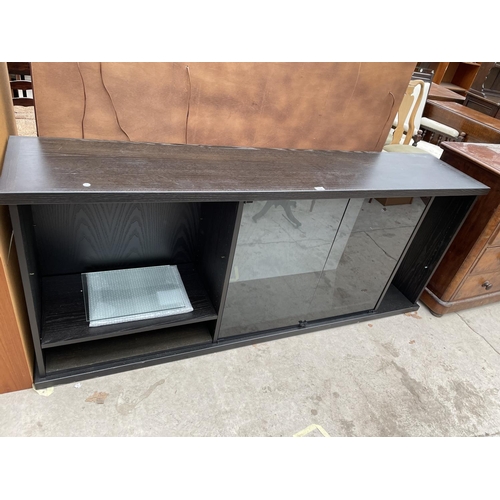 1946 - A MODERN EBONISED LOW LOUNGE UNIT WITH GLASS DOORS AND SHELVING, 80