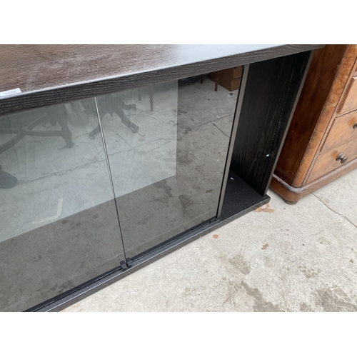 1946 - A MODERN EBONISED LOW LOUNGE UNIT WITH GLASS DOORS AND SHELVING, 80