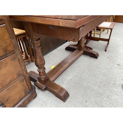 1948 - AN EARLY 20TH CENTURY OAK DRAW LEAF DINING TABLE