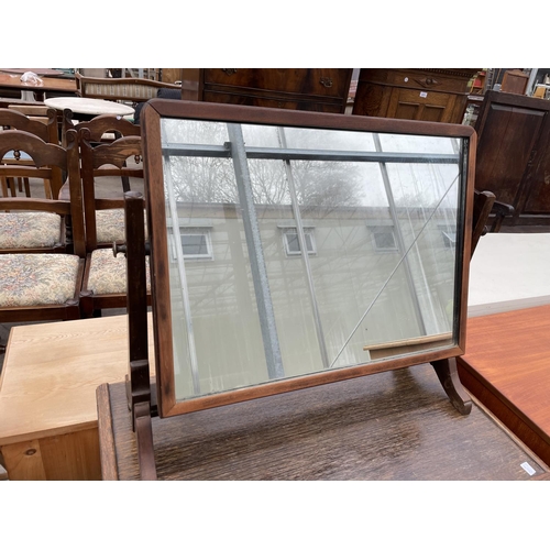 1976 - AN EARLY 20TH CENTURY OAK CHEST OF FOUR DRAWERS AND MAHOGANY SWING FRAME TOILET MIRROR