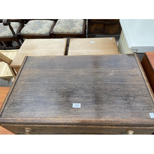 1976 - AN EARLY 20TH CENTURY OAK CHEST OF FOUR DRAWERS AND MAHOGANY SWING FRAME TOILET MIRROR