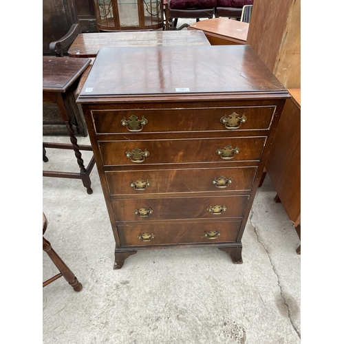 1981 - A REPRODUCTION MAHOGANY CHEST O FIVE GRADUATED DRAWERS, 24