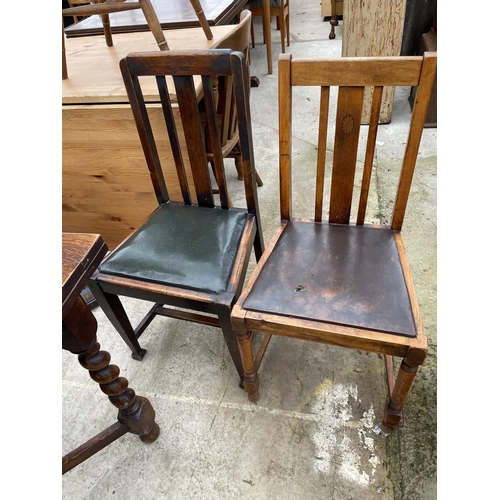 1986 - AN OAK DRAW-LEAF TABLE AND TWO CHAIRS