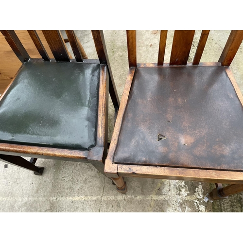 1986 - AN OAK DRAW-LEAF TABLE AND TWO CHAIRS