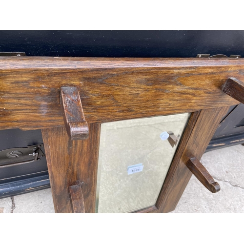 1996 - AN EARLY 20TH CENTURY OAK WALL MOUNTED MIRROR WITH FOUR COAT HOOKS, 49x44x22