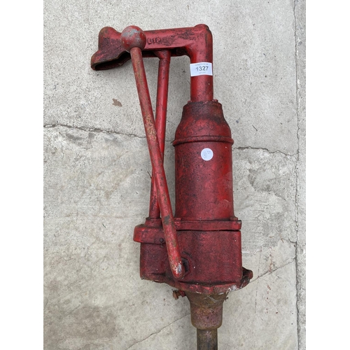 1327 - A VINTAGE METAL MANUAL OIL PUMP