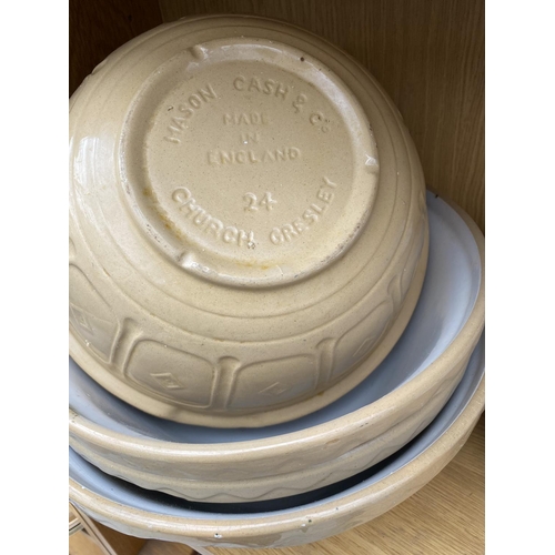 1331 - AN ASSORTMENT OF CERAMIC WARE TO INCLUDE MASON CASH MIXING BOWLS, ROLLING PIN ETC