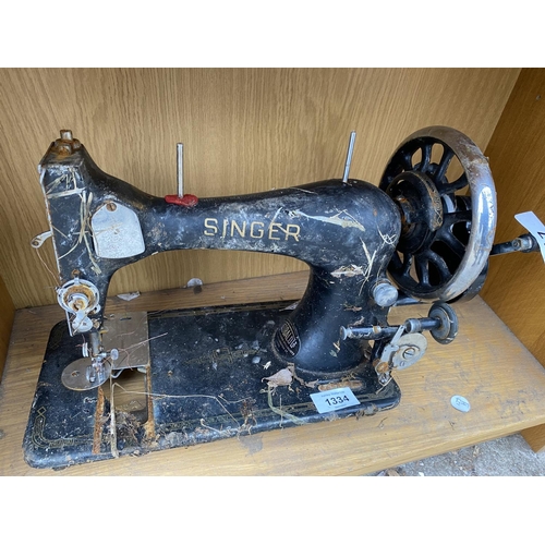 1334 - A VINTAGE SINGER SEWING MACHINE