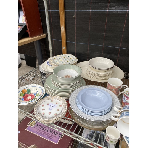 1341 - A LARGE ASSORTMENT OF CERAMIC AND GLASS WARE TO INCLUDE GRINDLY BOWLS AND PLATES ETC