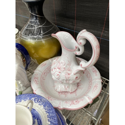 1341 - A LARGE ASSORTMENT OF CERAMIC AND GLASS WARE TO INCLUDE GRINDLY BOWLS AND PLATES ETC