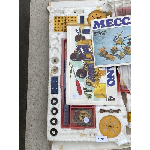 1391 - A VINTAGE MECCANO SET