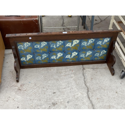 1428 - A VINTAGE DECORATIVE TILED BACK FROM A WASH STAND