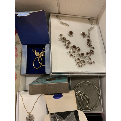 86 - A BOX OF MIXED JEWELLERY TO ALSO INCLUDE A DESK CLOCK