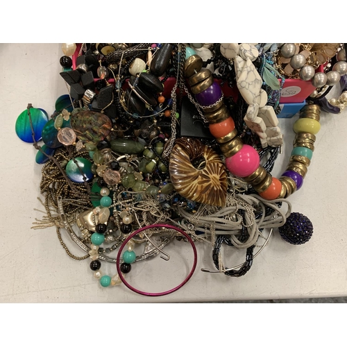 107 - A LARGE ASSORTMENT OF COSTUME JEWELLERY TO INCLUDE NECKLACES