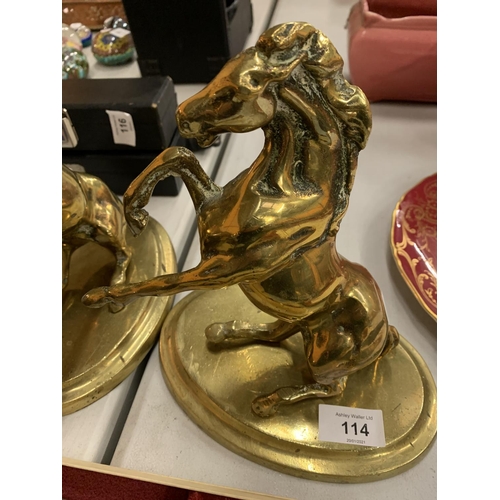 114 - A PAIR OF BRASS REARING HORSES ON PLINTHS AND A INKERMAN SHEFFIELD CHEESE KNIFE