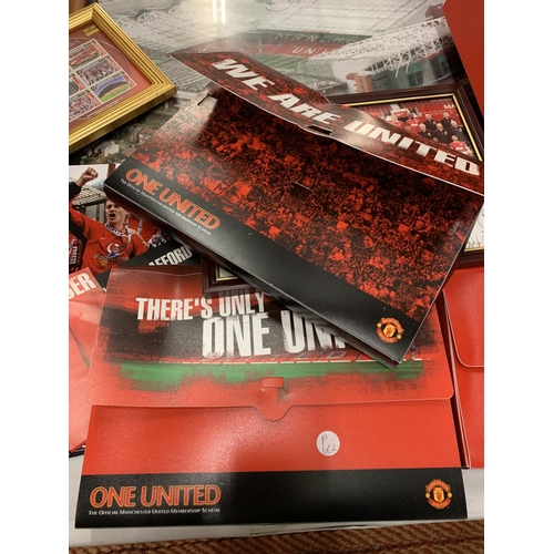 133 - A QUANTITY OF MANCHESTER UNITED MEMROBILIA TO INCLUDE A FRAMED MONTAGE OF THE TEAM OF THE 90'S