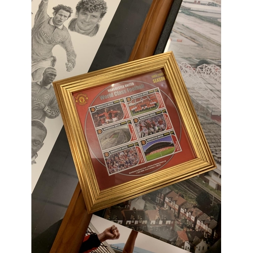 133 - A QUANTITY OF MANCHESTER UNITED MEMROBILIA TO INCLUDE A FRAMED MONTAGE OF THE TEAM OF THE 90'S