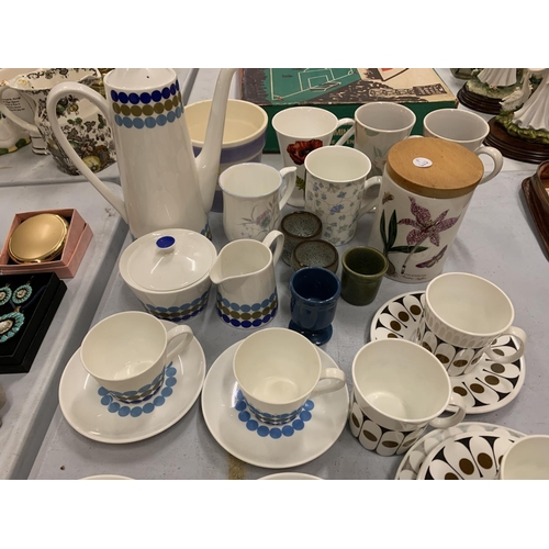 137 - A COLLECTION OF MIXED CHINA TO INCLUDE RETRO ROYAL TUSCAN COFFEE SET