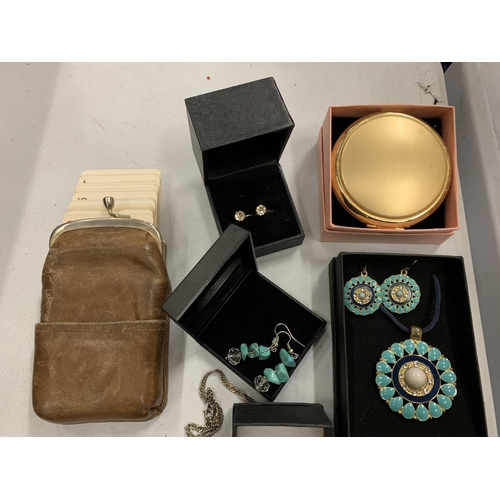 138 - AN ASSORTMENT OF COSTUME JEWELLERY AND COMPACTS