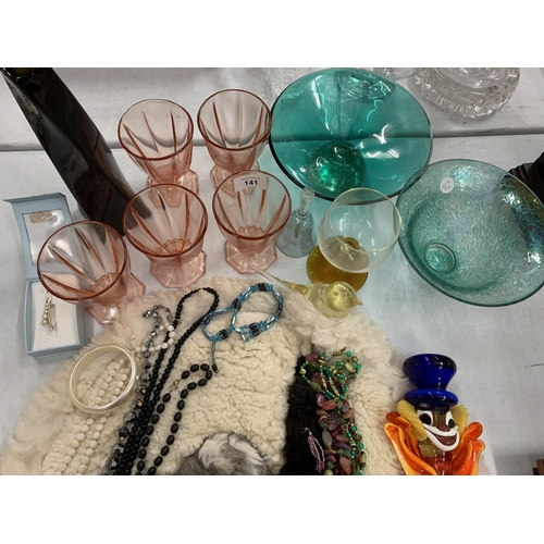 141 - A COLLECTION OF MIXED ITEMS TO INCLUDE COLOURED GLASS WARE AND COSTUME JEWELLERY