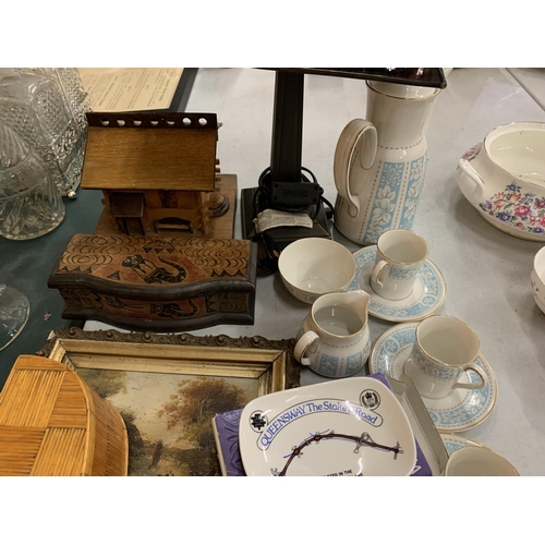 145 - A COLLECTION OF MIXED ITEMS TO INCLUDE ROYAL DOULTON COFFEE SET, TIFFANY STYLE TABLE LAMP, WOODEN IT... 