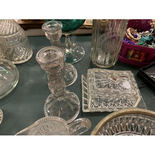 149 - A COLLECTION OF GLASS WARE TO INCLUDE A SCHWEPPES LIMITED SODA SYPHON