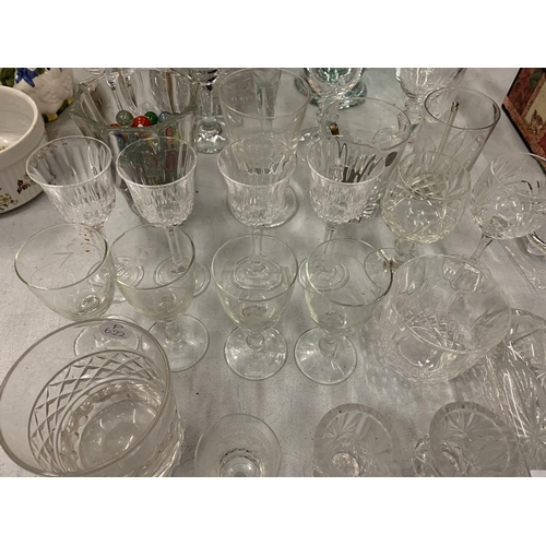 164 - A LARGE COLLECTION OF MIXED GLASS WARE TO INCLUDE GLASSES