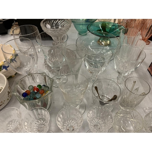 164 - A LARGE COLLECTION OF MIXED GLASS WARE TO INCLUDE GLASSES