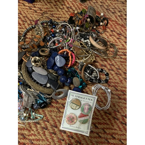 173 - A CLEAR BOX OF MIXED COSTUME JEWELLERY TO INCLUDE NECKLACES, BANGLES ETC