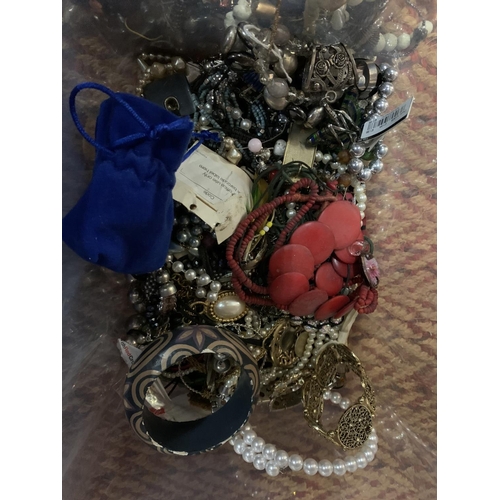 175 - A SMALL CLEAR CONTAINER OF MIXED COSTUME JEWELLERY TO INCLUDE NECKLACES