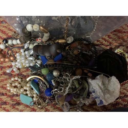 175 - A SMALL CLEAR CONTAINER OF MIXED COSTUME JEWELLERY TO INCLUDE NECKLACES