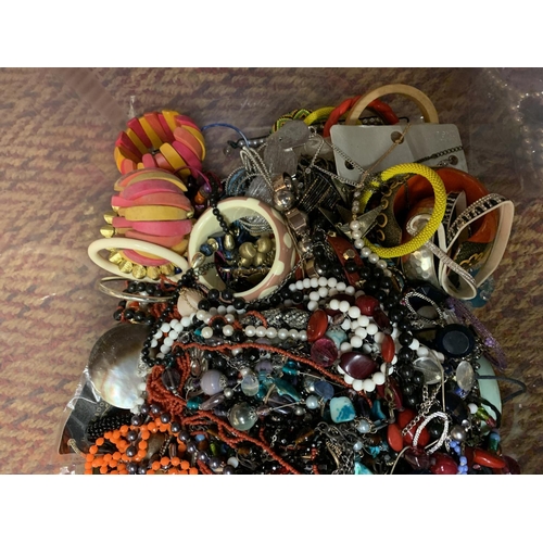 176 - A LARGE CLEAR CONTAINER OF MIXED COSTUME JEWELLERY TO INCLUDE NECKLACES, BANGLES ETC